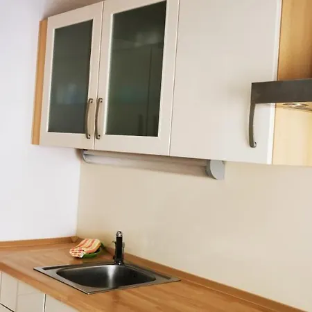 Tolle, Gemutliche, Voll Moblierte 3 Zimmer Wohnung.