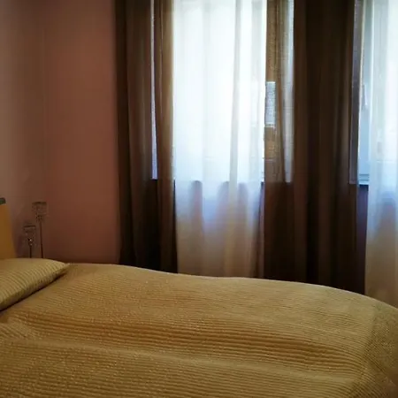 Apartment Tolle, Gemutliche, Voll Moblierte 3 Zimmer Wohnung. *